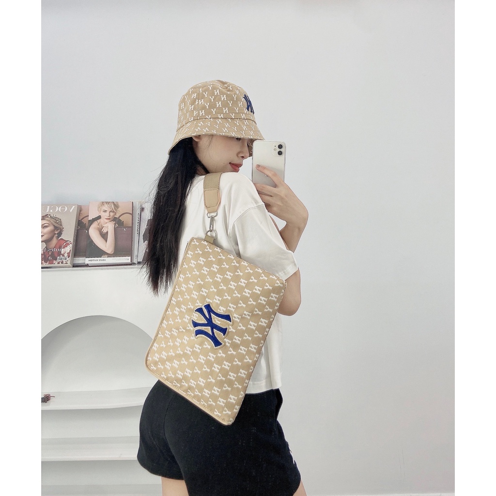 Túi xách, ví cầm tay, Túi Clutch MLB New Arrivals 2022 - Ví Kẹp Nách Màu Đen, Vàng Nâu hàng DƯ FULL TEM TAG