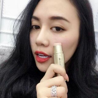 Kem nền che khuyết điểm dạng thỏi
