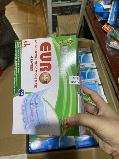 Khẩu trang Euro 4 lớp vai kháng khuẩn xanh ( 1 hộp 50 cái )