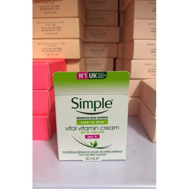 Kem dưỡng Simple Kind To Skin Vital Vitamin Day Cream 50ml - MoCi Cosmestics - MoCi Cosmestics