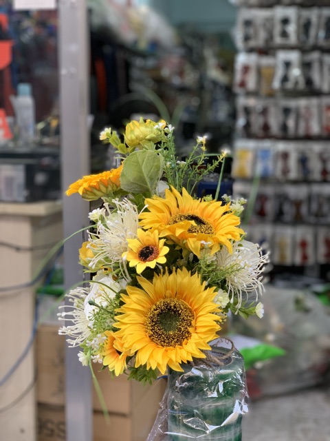 Hoa cầm tay cô dâu  2020 hoa hướng dương điểm hoa Hồng GiangPKC