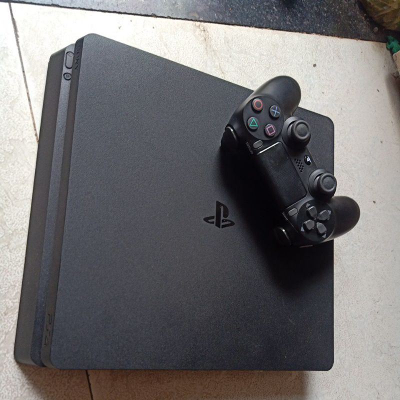 Máy game Sony PS4 hắc ám