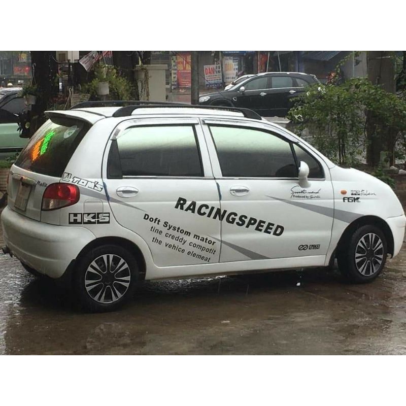 Ốp chụp mâm  R13 thể thao có logo cho tất cả các dòng xe ô tô.