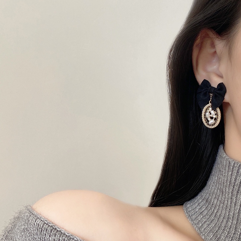 Bông Tai Hình Nơ Đen Đính Ngọc Trai Thời Trang Hàn Quốc Dành Cho Nữ