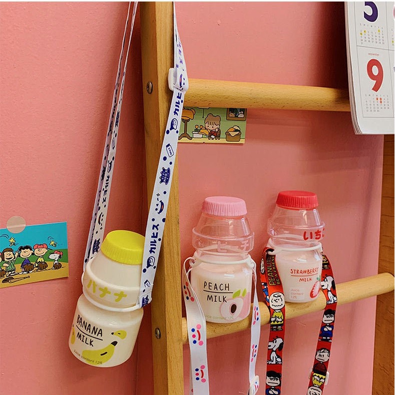 Bình Đựng Nước Nhựa Sữa Chua Cute 480ml, tặng dây đeo bình dễ thương | BigBuy360 - bigbuy360.vn
