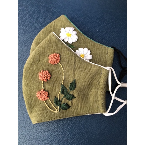 Khẩu trang thêu handmade