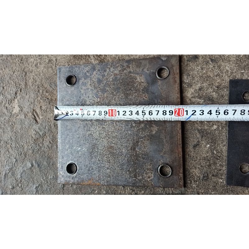 bảng mã sắt ,tấm sắt vuông ,bản mã sắt  4 lỗ và phẳng  10cm, 12cm, 15cm, 20cm dày 5li,3li  loại tốt dày