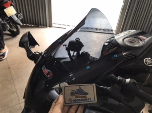 Ốc titan GR5 kính gió R15 v3