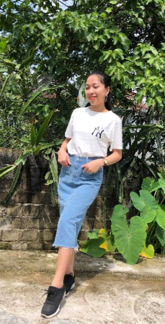 Set áo phông chân váy bò xẻ trước. | BigBuy360 - bigbuy360.vn