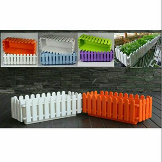 chậu nhựa trồng hoa hình hàng rào