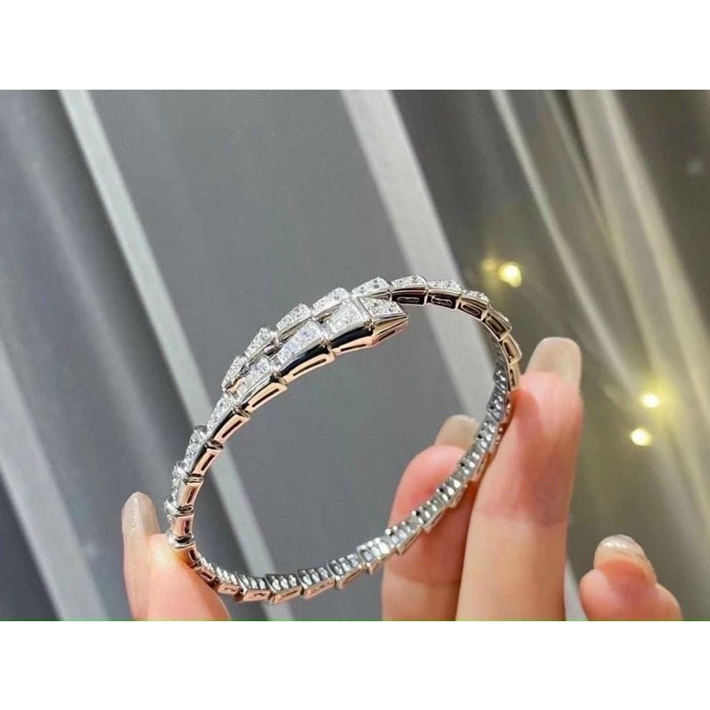 Vòng rắn sang chảnh chất liệu TiTan bền màu đính đá