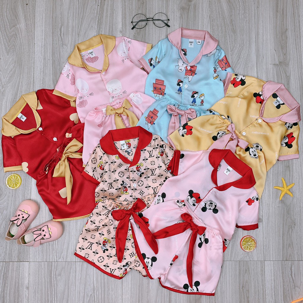 Bộ pijama lụa nơ nhiều hình bé gái