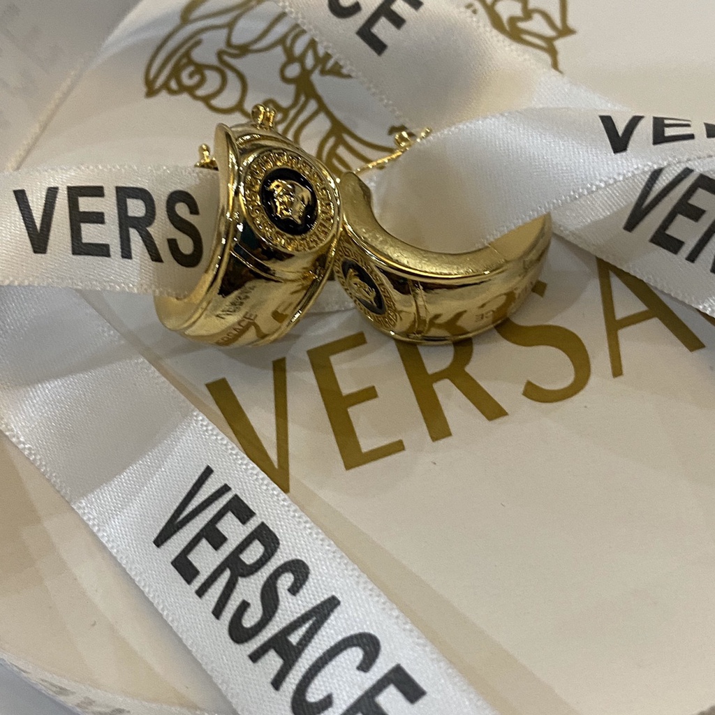 VERSACE Bông Tai Chữ V Bằng Thép Titan Thời Trang