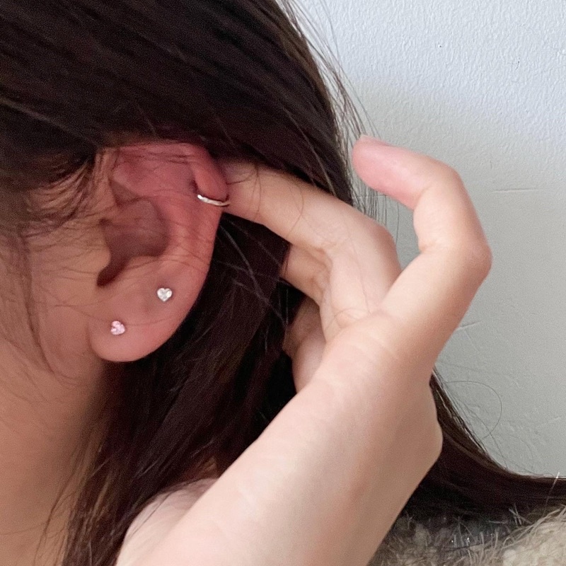 𝐯𝐞𝐥𝐯𝐞𝐭𝐩𝐢𝐧𝐤.𝐚𝐜𝐜🇰🇷| Khuyên tai thép không gỉ đá hình trái tim 2 màu