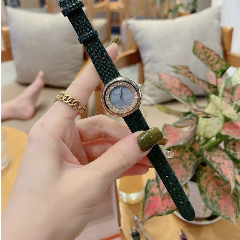 Đồng hô nữ dây da mềm, đeo tay đẹp ⌚️ nhỏ gọn hợp thời trang ,mẫu hàng cao cấp chính hãng authentic Prada | BigBuy360 - bigbuy360.vn
