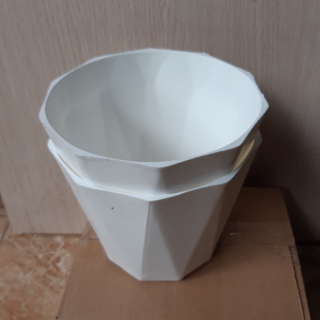 Chậu nhựa kim cương trồng cây cảnh kích thước đường kính 30cm, 25cm