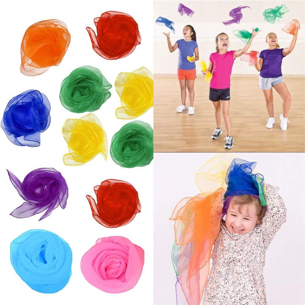 Osier1 Khăn Choàng Đỏ Biểu Diễn Múa Nhạc