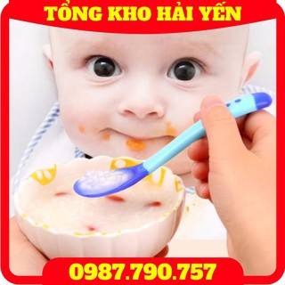 Thìa báo nóng ăn dặm thông minh cảm ứng nhiệt đổi màu sắc khi nhiệt độ thức ăn của bé quá nóng