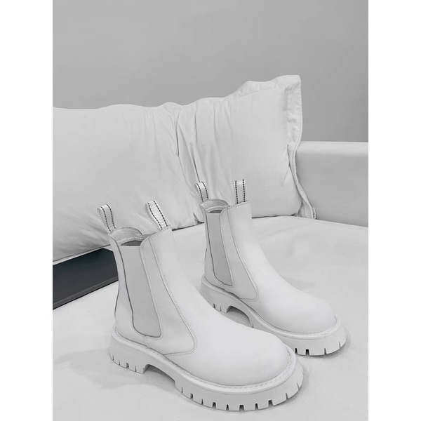 Boot nam trắng siêu phẩm 2022