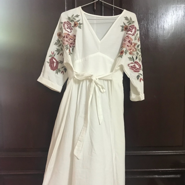 Combo váy trắng thêu