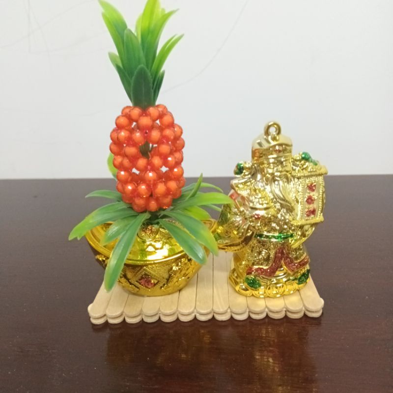 Tượng ông Thần Tài thỏi vàng trái thơm kích hoạt may mắn tài lộc