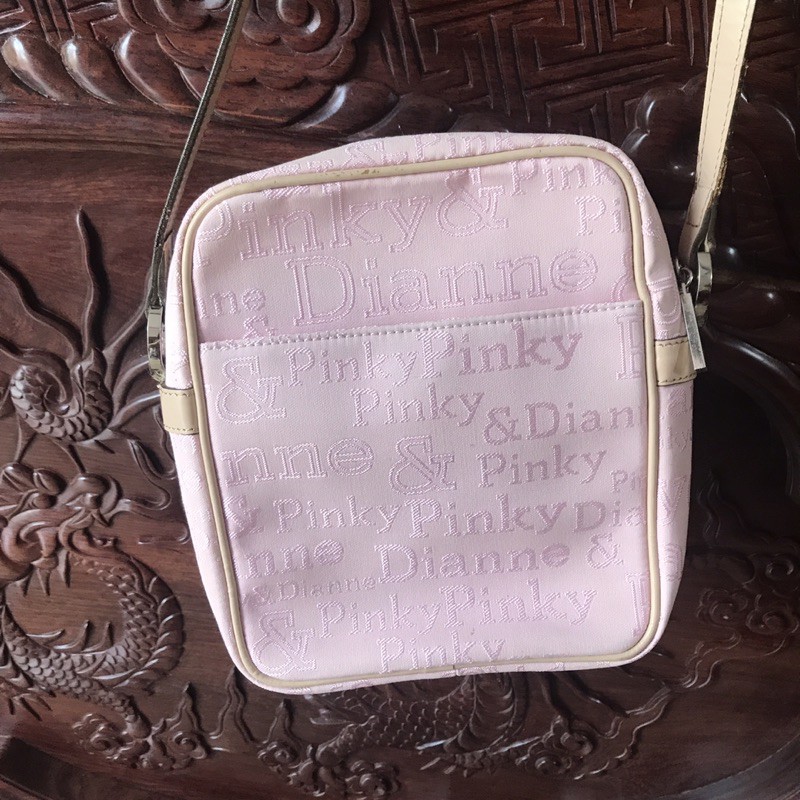 Túi form hộp đeo chéo hiệu Pinky& Dinanne