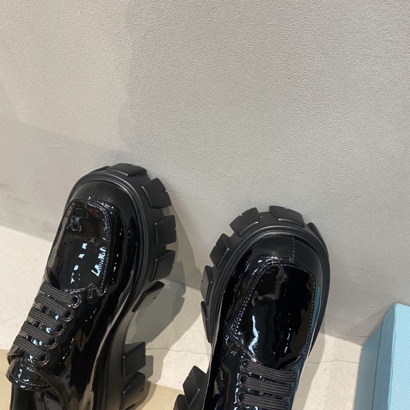 Giày loafer nữ da thật mũi tròn đế 5,5cm Prada