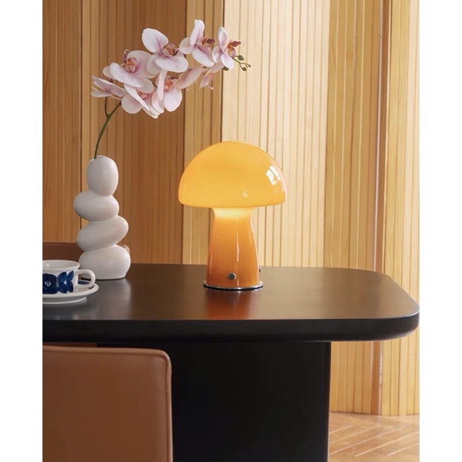 Đèn bàn cảm ứng Bauhaus Vintage 2 màu phong cách cổ điển