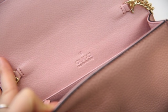 Ví cầm tay có dây đeo