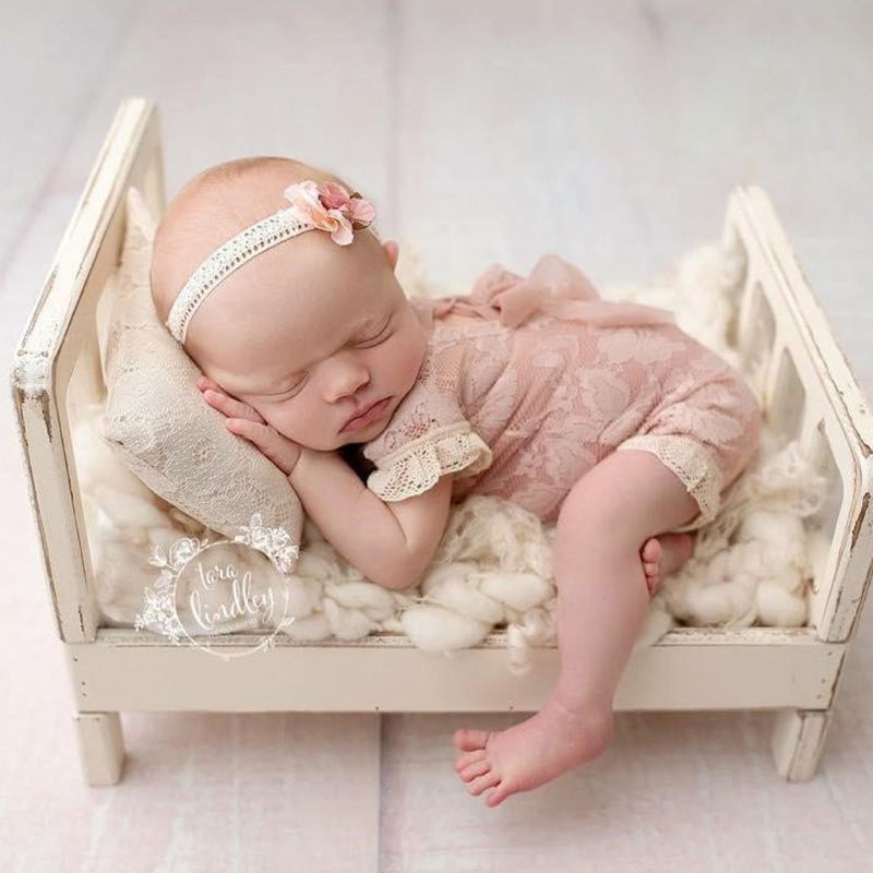 Giường gỗ có thể tháo rời làm đạo cụ chụp ảnh cho trẻ sơ sinh