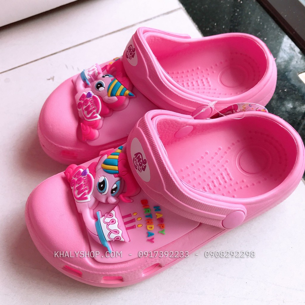 Giày, dép sục có quai và đèn Led hình Pony màu hồng lợt còn size 35 cho trẻ em bé gái - 70P5NPNHL9918