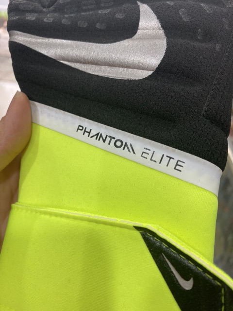 Găng Tay Thủ Môn Nike Phantom Elite