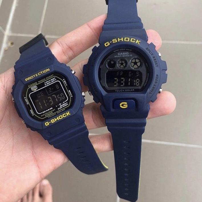 | Mã-655 | Đồng Hồ Cặp Đôi DW5600 6900 Màu Xanh NAVY Và Vàng