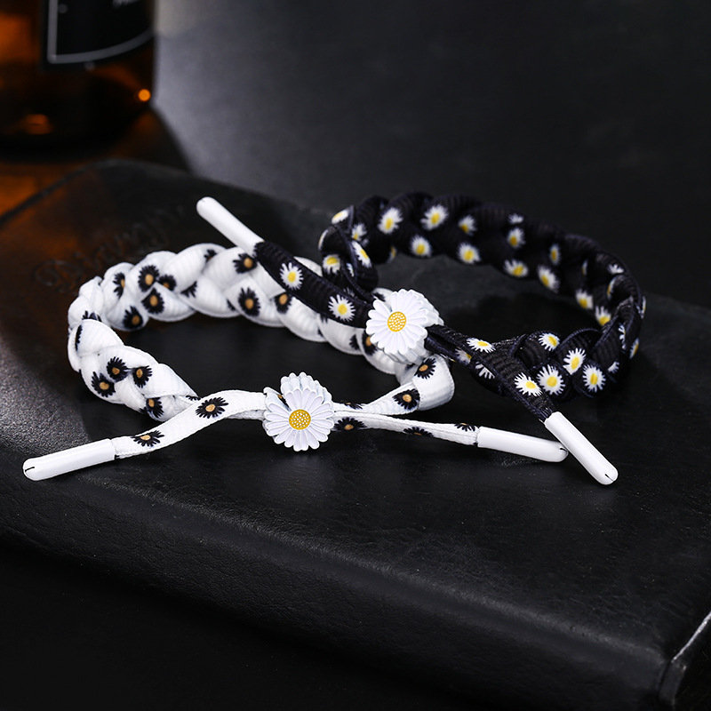 Vòng Tay Họa Tiết Hoa Cúc Phong Cách Hàn Quốc