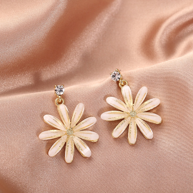 Bông Tai Hình Hoa Cúc Xinh Xắn Thời Trang Dành Cho Nữ