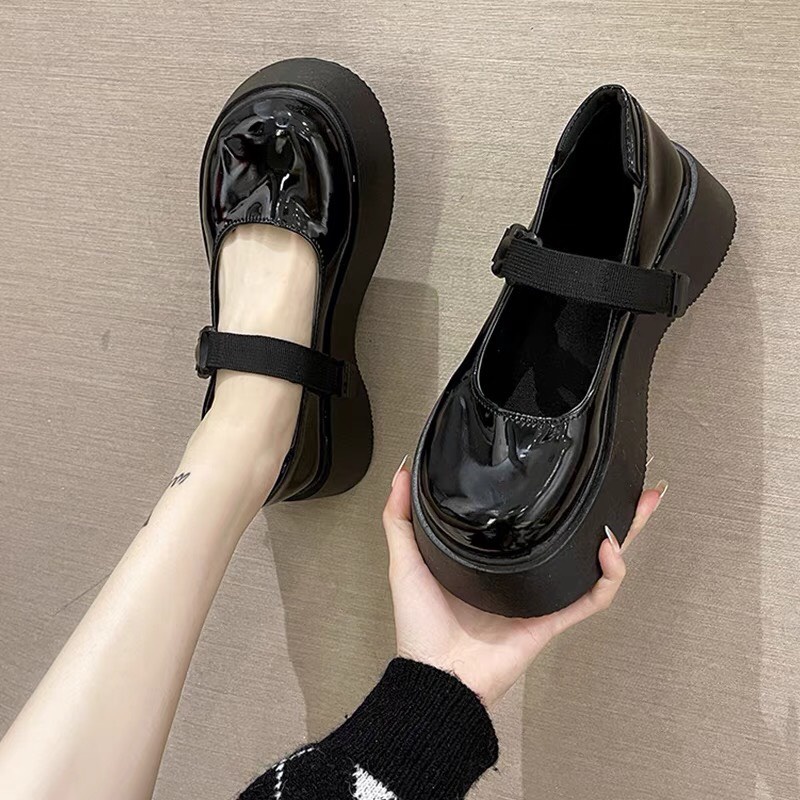 Giày Lolita nữ ulzang bánh mì quai cài độc đáo. Chất liệu da mềm mịn, đi êm chân. Thời trang trẻ trung dễ phối đồ