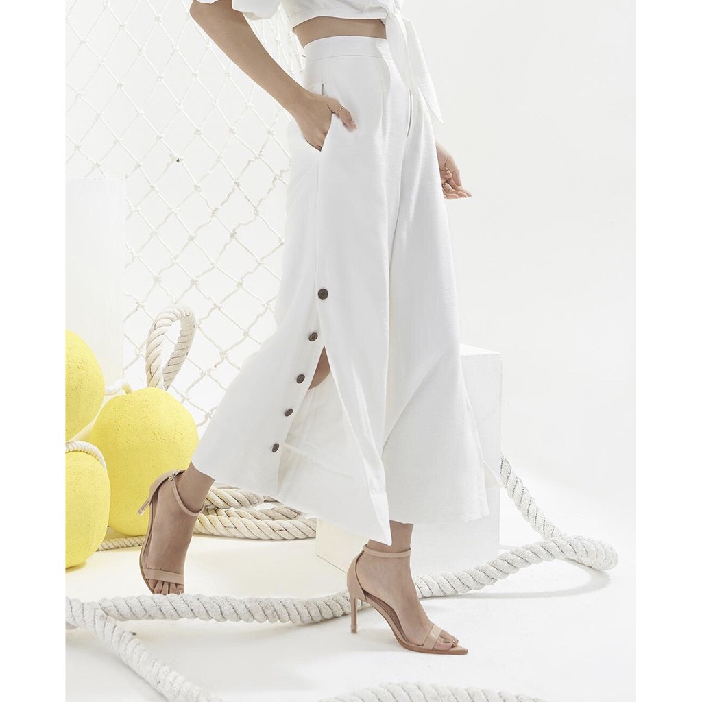 Quần Suông Trắng Phối Nút Gỗ Hai Bên - HOO DESIGN ( RESTOCK THƯỜNG XUYÊN )