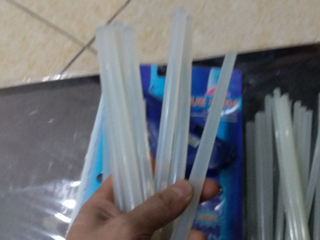 COMBO 10 CÂY KEO NẾN TO VÀ 1 SÚNG BẮN KEO TO