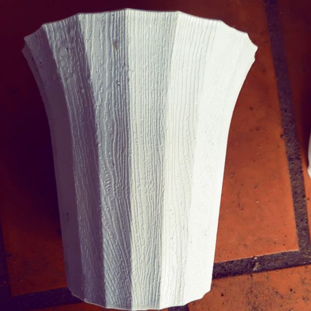 Chậu nhựa trồng cây dạng khía tròn 18H18 phù hợp cho trang trí cây xanh nội thất,kết cấu nhựa PP man