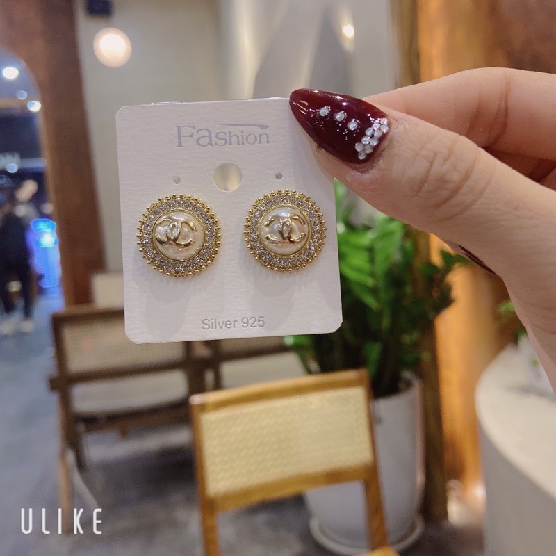 Bông tai chan€nl tròng đá bản víp