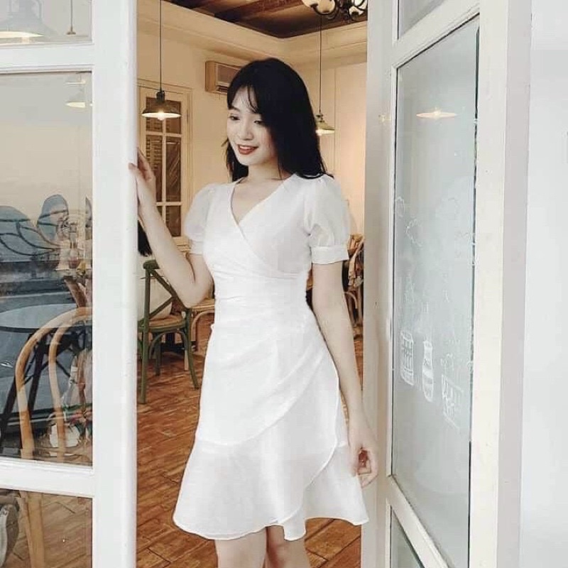 Đầm trắng cổ V nhúng eo