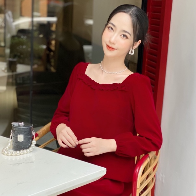 MEDYLA - Đầm bầu dự tiệc thu đông thiết kế 2 lớp nhung đỏ lót lụa cổ vuông nhún bèo đính nơ- VS1139