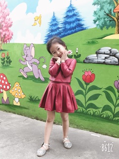 Sét váy da màu đỏ đô