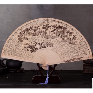 Quạt cổ trang điêu khắc phong cảnh
