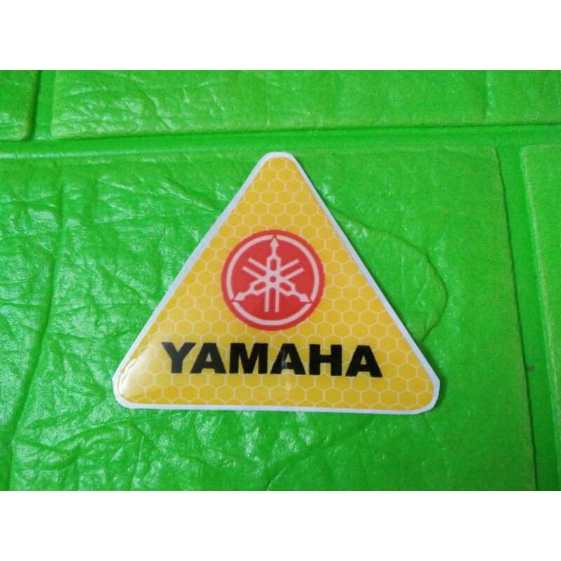 Tem nổi tam giác dán đuôi xe Yamahaa