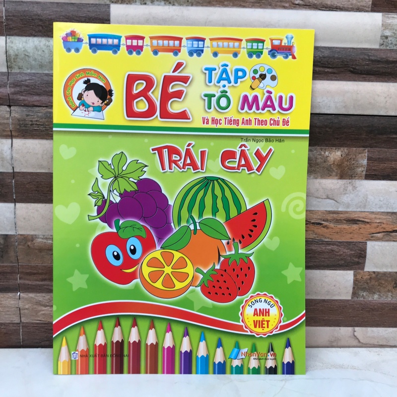 Bé tập tô màu theo  các chủ đề