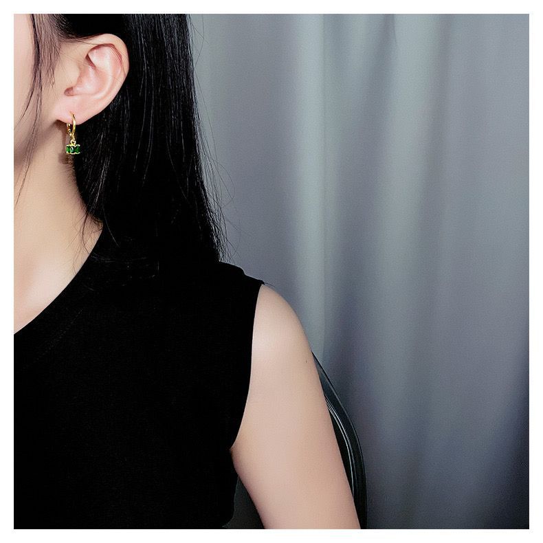 Khuyên tai đính đá zircon màu ngọc lục bảo thời trang