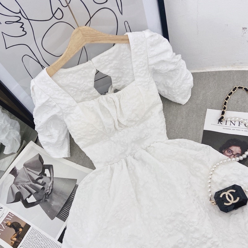 ĐẦM GẤM XỐP CỔ VUÔNG GỢN SÓNG KHOÉT LƯNG