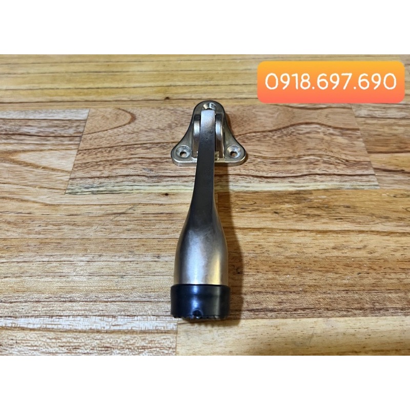 Chân đá cửa chặn gió chống va đập cửa đi ra vào