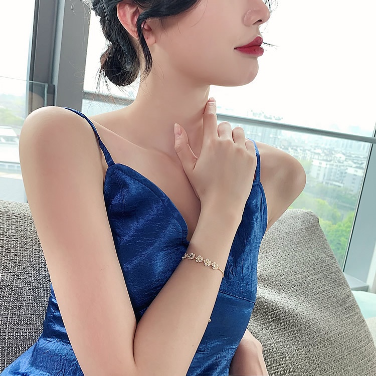 Vòng tay hoa dây rút style Hàn cực xinh - LT136